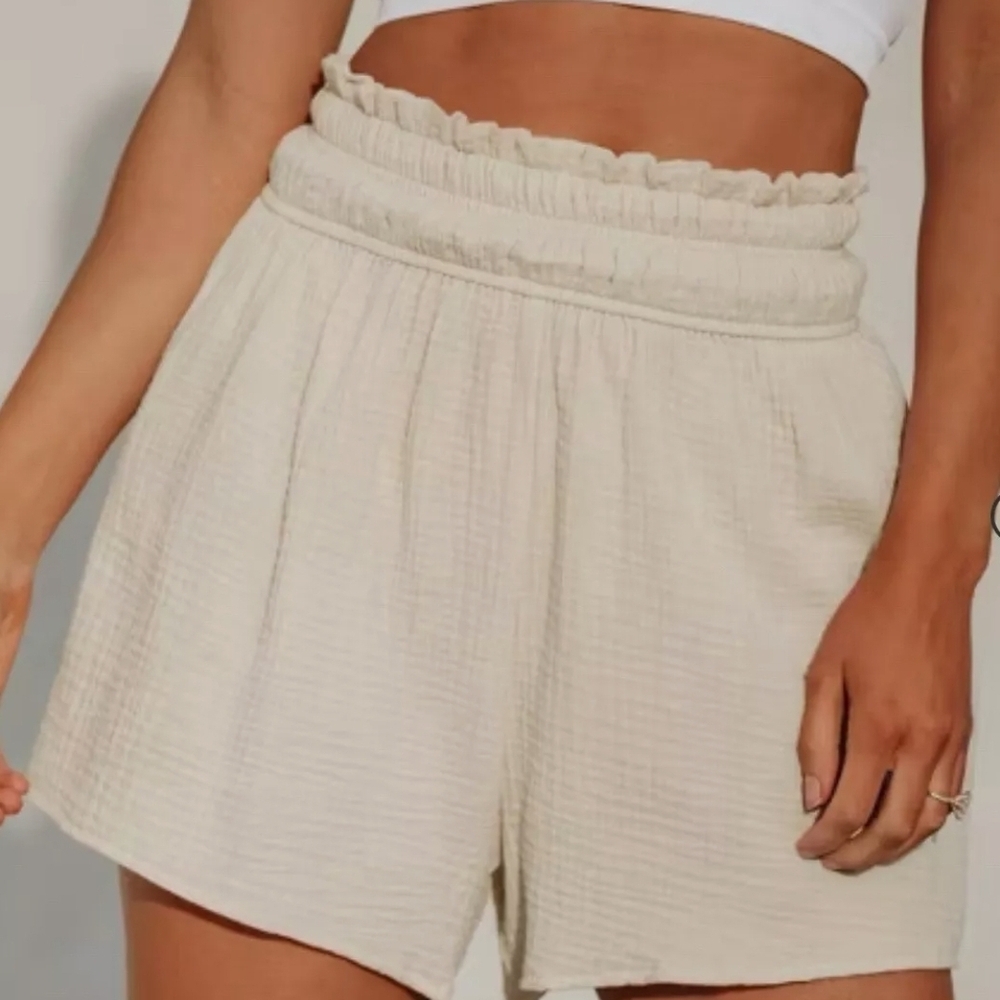 NWT CUPSHE Women’s Smocked Paperbag Waist Short- Size XS Beige